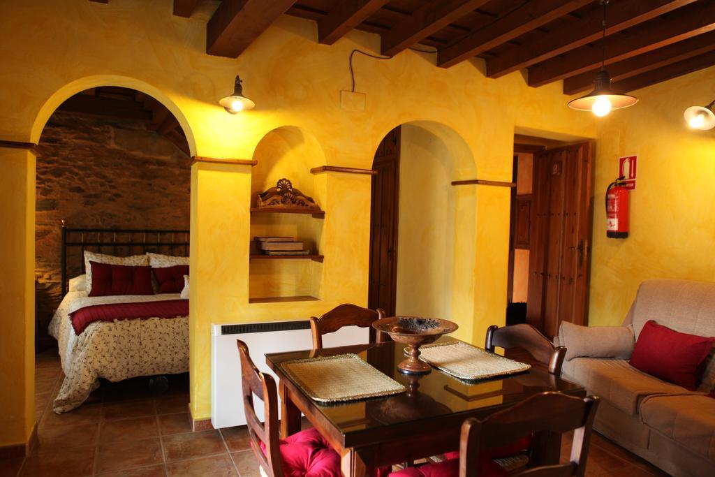 Apartamentos Rurales La Solana Robledillo De Gata Esterno foto